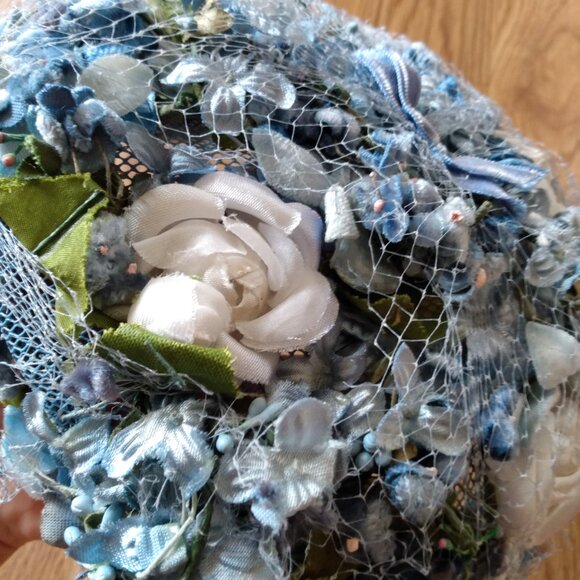Vintage Blue Floral Hat Topper Shabby Velvet Netting 50s 60s - Picture 8 of 11